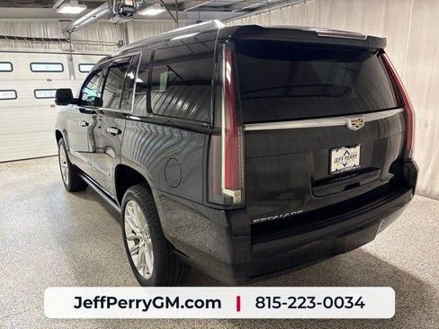 Used 2020 Cadillac Escalade Premium Luxury AWD/4WD image 5