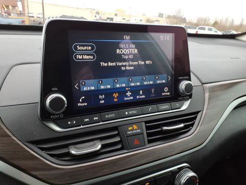 Used 2024 Nissan Altima 2.5 SV FWD image 19