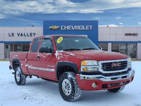 Used 2005 GMC Sierra 2500 SLE w/ Skid Plate Package image 1