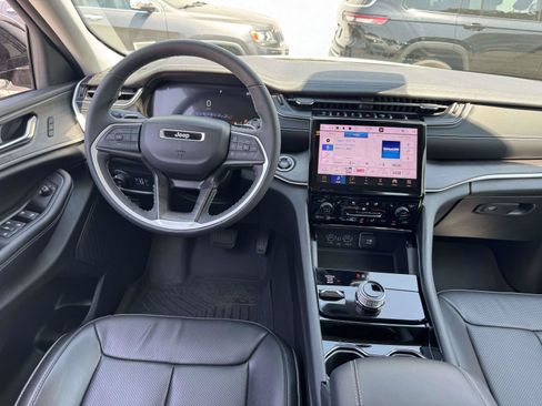 Certified 2023 Jeep Grand Cherokee Limited w/ Luxury Tech Group II AWD/4WD image 13