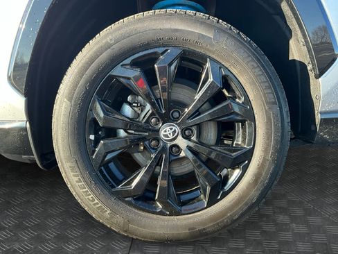 Used 2024 Toyota RAV4 SE image 12