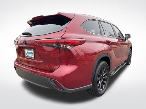 Used 2023 Toyota Highlander XLE image 6