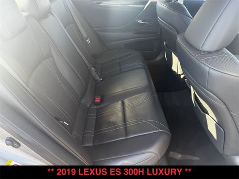 Used 2019 Lexus ES 300h w/ Accessory Package image 28