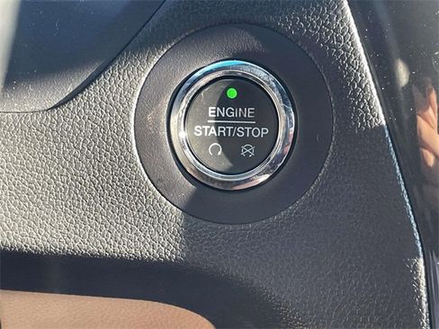 Used 2016 Ford Explorer XLT image 17