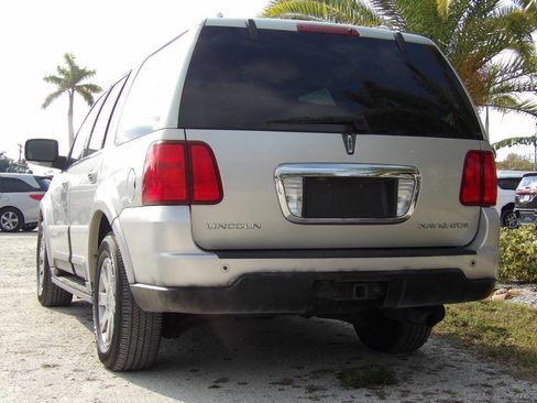 Used 2003 Lincoln Navigator Luxury image 4