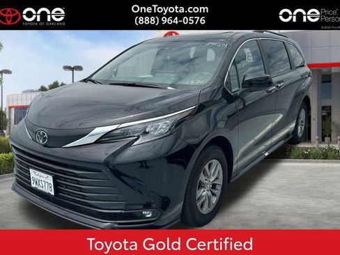 Used 2026 Toyota Sienna XLE FWD image 1