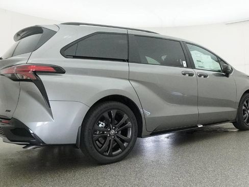 New 2026 Toyota Sienna XSE FWD image 10