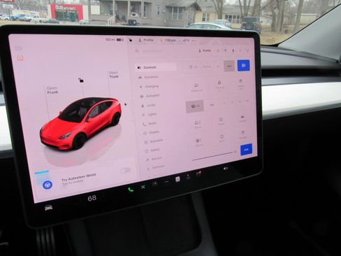 Used 2022 Tesla Model Y Performance image 18