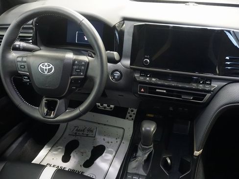 Used 2025 Toyota Camry SE w/ Convenience Package image 29