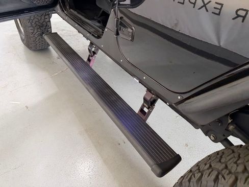 Used 2017 Jeep Wrangler Unlimited Sport w/ Quick Order Package 24S AWD/4WD image 3