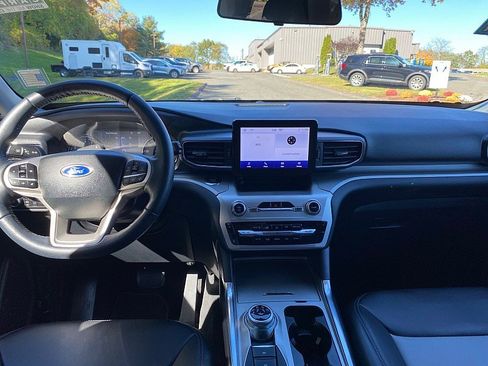 Certified 2022 Ford Explorer XLT w/ Equipment Group 202A image 21