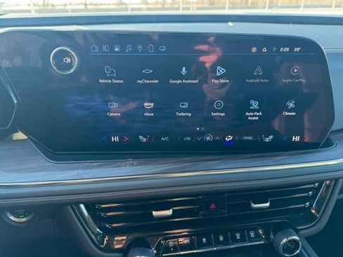 Used 2025 Chevrolet Suburban Z71 image 25