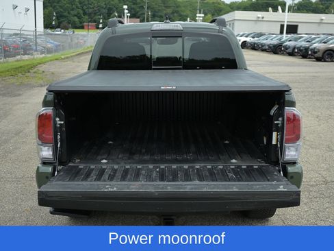 Used 2022 Toyota Tacoma Limited AWD/4WD image 34