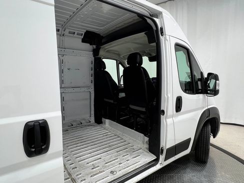 Used 2024 RAM ProMaster 2500 w/ Convenience Group FWD image 31
