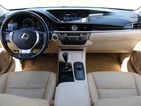 Used 2015 Lexus ES 350 w/ Premium Package FWD image 10