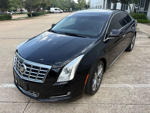 Used 2013 Cadillac XTS w/ Rear Seat Comfort Package FWD image 4