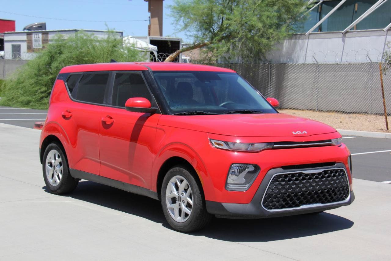 Used 2022 Kia Soul LX w/ Technology Package FWD image 3