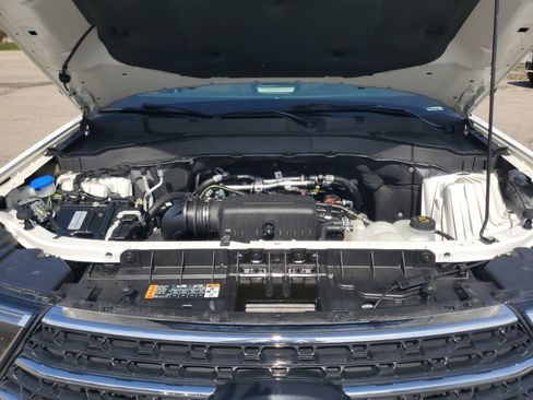 Used 2023 Ford Explorer XLT w/ Equipment Group 202A AWD/4WD image 8
