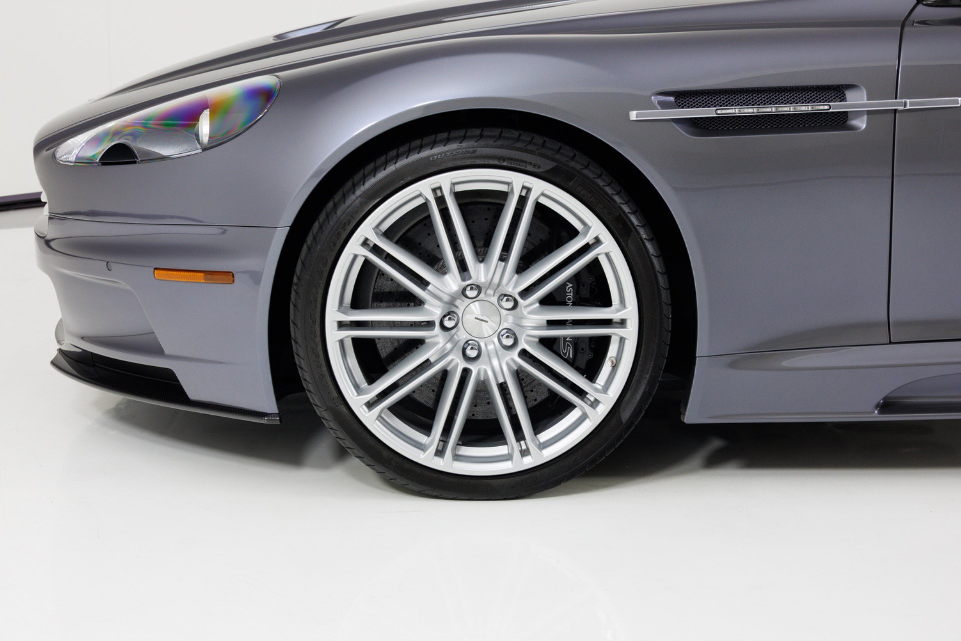 Used 2010 Aston Martin DBS Coupe RWD image 9