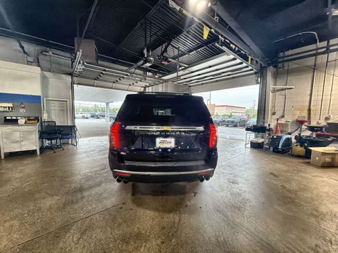 Used 2024 Chevrolet Suburban High Country AWD/4WD image 33