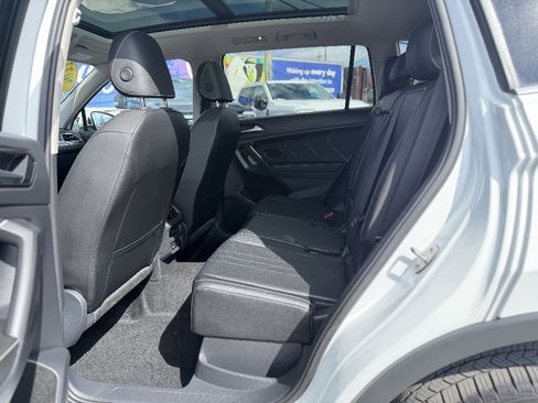 Used 2022 Volkswagen Tiguan SE image 11