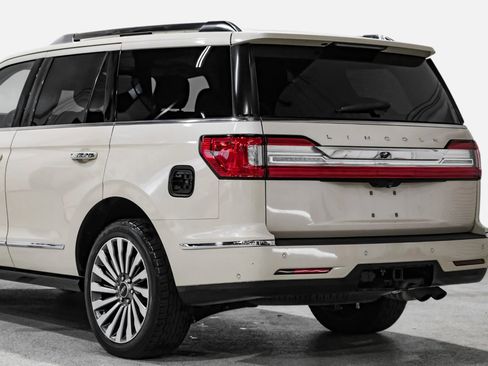 Used 2018 Lincoln Navigator Select w/ Technology Package image 12