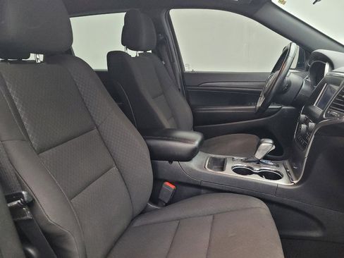 Used 2019 Jeep Grand Cherokee Laredo image 21