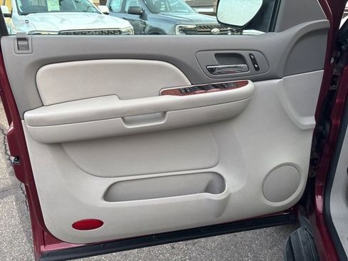 Used 2008 Chevrolet Suburban LT w/ LT Preferred Equipment Group image 19