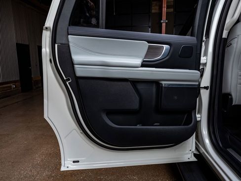 Used 2025 Ford Expedition Max Platinum w/ Platinum Ultimate Package image 39