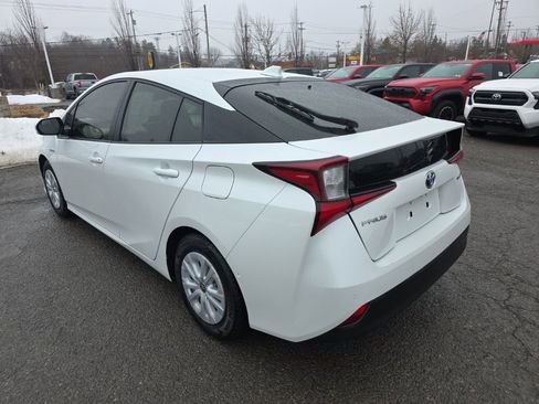 Certified 2022 Toyota Prius LE image 4
