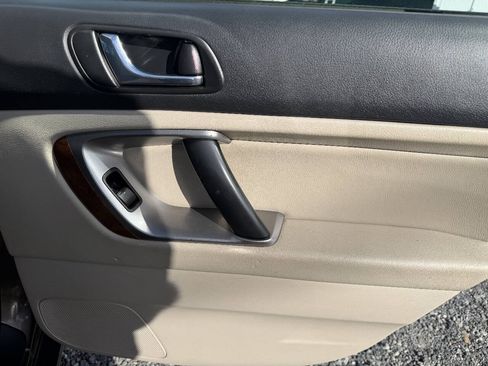 Used 2008 Subaru Outback 2.5i Limited L.L. Bean AWD/4WD image 36