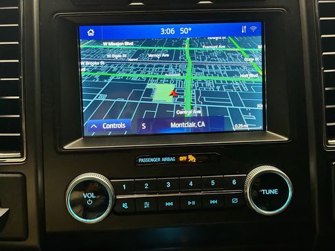 Used 2021 Ford Expedition Max Limited image 9