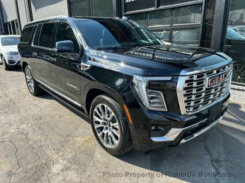 Used 2025 GMC Yukon XL Denali w/ Denali Reserve Package AWD/4WD image 7