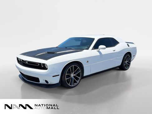Used 2016 Dodge Challenger R/T Scat Pack RWD image 1
