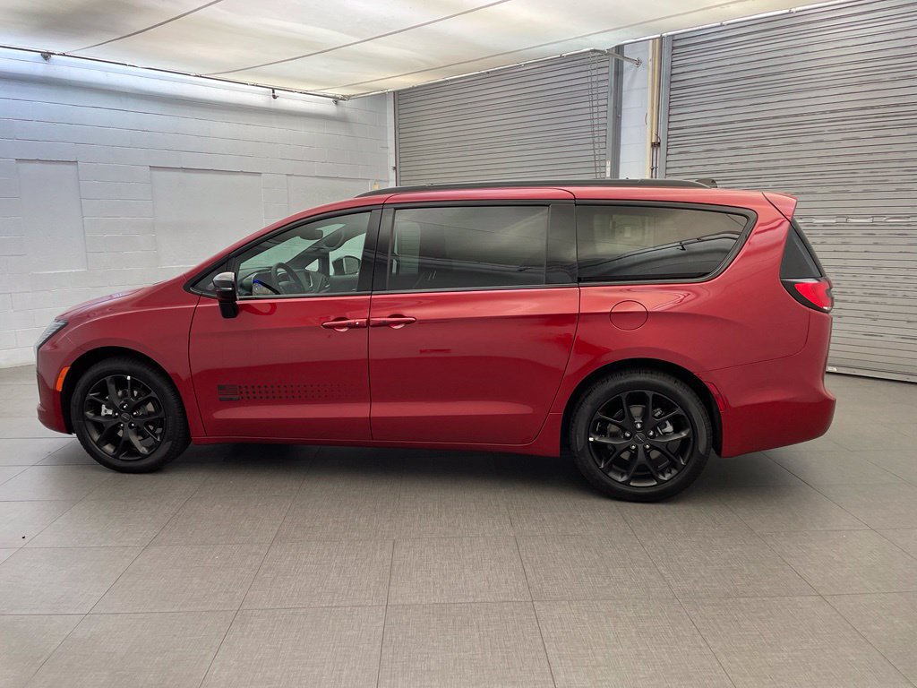 New 2027 Chrysler Pacifica Select FWD image 5