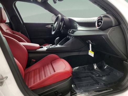 New 2025 Alfa Romeo Giulia w/ Veloce Package Rwd image 37