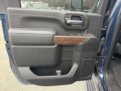 Used 2023 Chevrolet Silverado 2500 High Country w/ Z71 Off-Road Package image 16