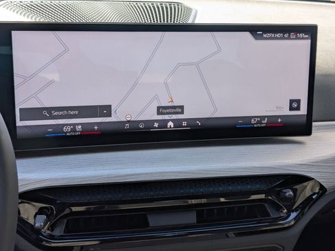 Used 2025 BMW 330i Sedan w/ Premium Package image 23