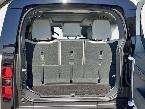 New 2025 Land Rover Defender 130 X-Dynamic SE image 14
