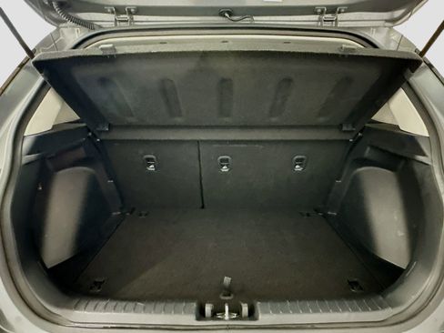 Used 2025 Hyundai Venue SEL image 30