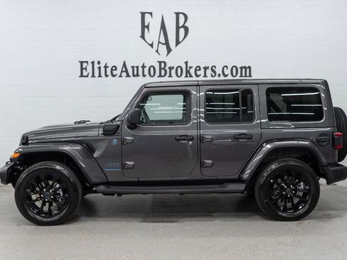 Used 2025 Jeep Wrangler Unlimited Sahara w/ Safety Group AWD/4WD image 2