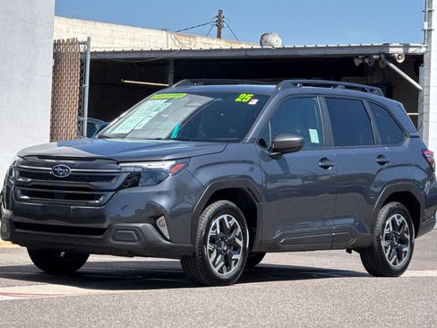 Used 2025 Subaru Forester Premium AWD/4WD image 12