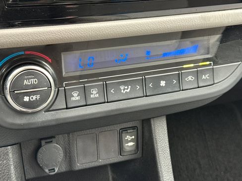 Used 2015 Toyota Corolla LE FWD image 23