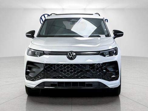 New 2026 Volkswagen Tiguan SE R-Line image 8