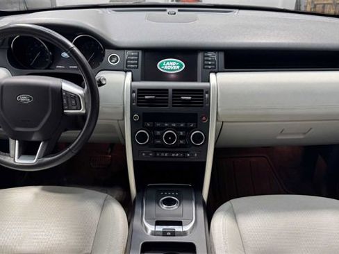 Used 2019 Land Rover Discovery Sport HSE image 19