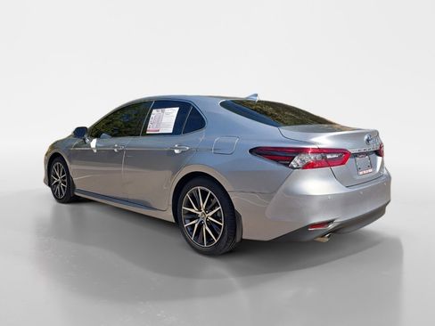 Used 2022 Toyota Camry XLE image 4