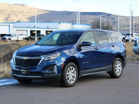 Used 2022 Chevrolet Equinox LT w/ Driver Convenience Package image 8