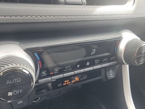 Used 2025 Toyota RAV4 XLE FWD image 13