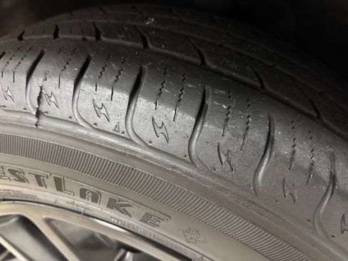 Used 2022 Chrysler Pacifica Touring-L FWD image 16