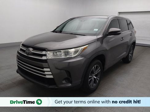 Used 2018 Toyota Highlander LE image 1